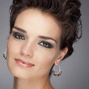 Jamie Bernadette als Claire Davis