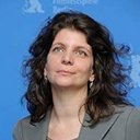 Julie Gavras als La dame à la poussette
