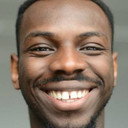 Kayode Ewumi als Yoga Teacher