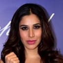 Sophie Choudry als Sophia