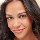 Courtney Grace als Doctor Bradshaw