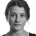 Rebecca Emilie Sattrup als Dina