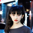 甲田まひる als Karin