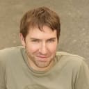 Paul Howard als James