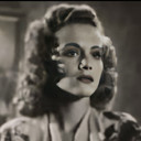 Hope Kramer als Ruth Cvetic
