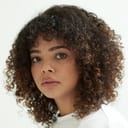 Lydia West als Jill Baxter