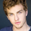 Jordan Elsass als Trip Richardson