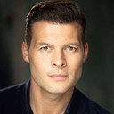 Richard Meek als Eddie / Dr. Everett von Scott