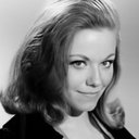 May Heatherly als Mrs. Reston