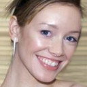 Claire Adamson als Caroline