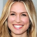 Sarah Carter als Zelda Sparks