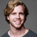 Oscar Mansky als Senior Researcher / Albert Wesker