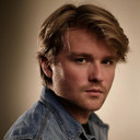 Lucas Harmon als Tom
