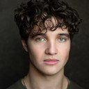 Jake Kenny-Byrne als Frank Austen