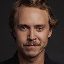 Ursel Tilk als Valley Manivald (Servant)