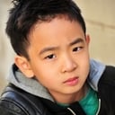 Dylan Henry Lau als Young Boy Waymond