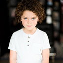 Benjamin Goas als Ezra