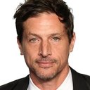 Simon Rex als Mikey