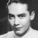Fernando Fernández als A Singer
