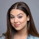 Kira Kosarin als Kira