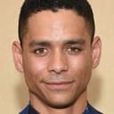 Charlie Barnett als Dr.  Copeland