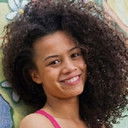 Jasmine Breinburg als Jess