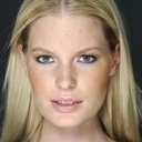 Caroline Winberg als Woman In Car