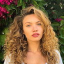 Bensu Uğur als Claudia