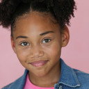 Elle Naomi als Young Belle