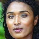 Sara Martins als Sara (Parc Monceau)