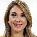 Zuhal Topal als Suzan