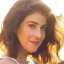 Krizia Bajos als Receptionist (voice)