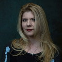 Izzy Lee als Persephone (Segment: "Sirens")