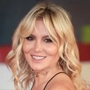 Noemi Brando als Tina