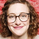 Jo Firestone als Tracy