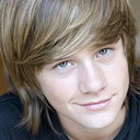 Luke Benward als Billy