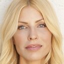 Morgan Walsh als Lucy Lawrence