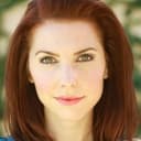 Marla Mindelle als Ensign Cora MacRae