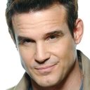 Eddie McClintock als Charlie