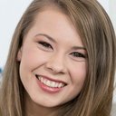 Bindi Irwin als Kirra Cooper