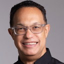 Reynaldo Infante als Locutor Radio (voice)