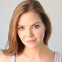 Nastassia Markiewicz als Sarah Mills
