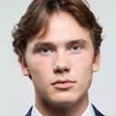 Luke Robertson als Jason