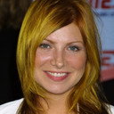 Vitamin C als Guitarist in Crowd Outside Mansion