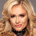 Elizabeth Chihaia Kesar als Scarlett Bordeaux
