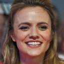 Laura Aikman als Kaye