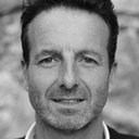 Laurent Mouton als Waiter at Café François