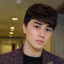 Edward Barber als Simon