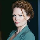 Christine Emes als Tia