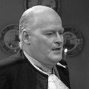 Lo van Hensbergen als Rechter-commissaris
